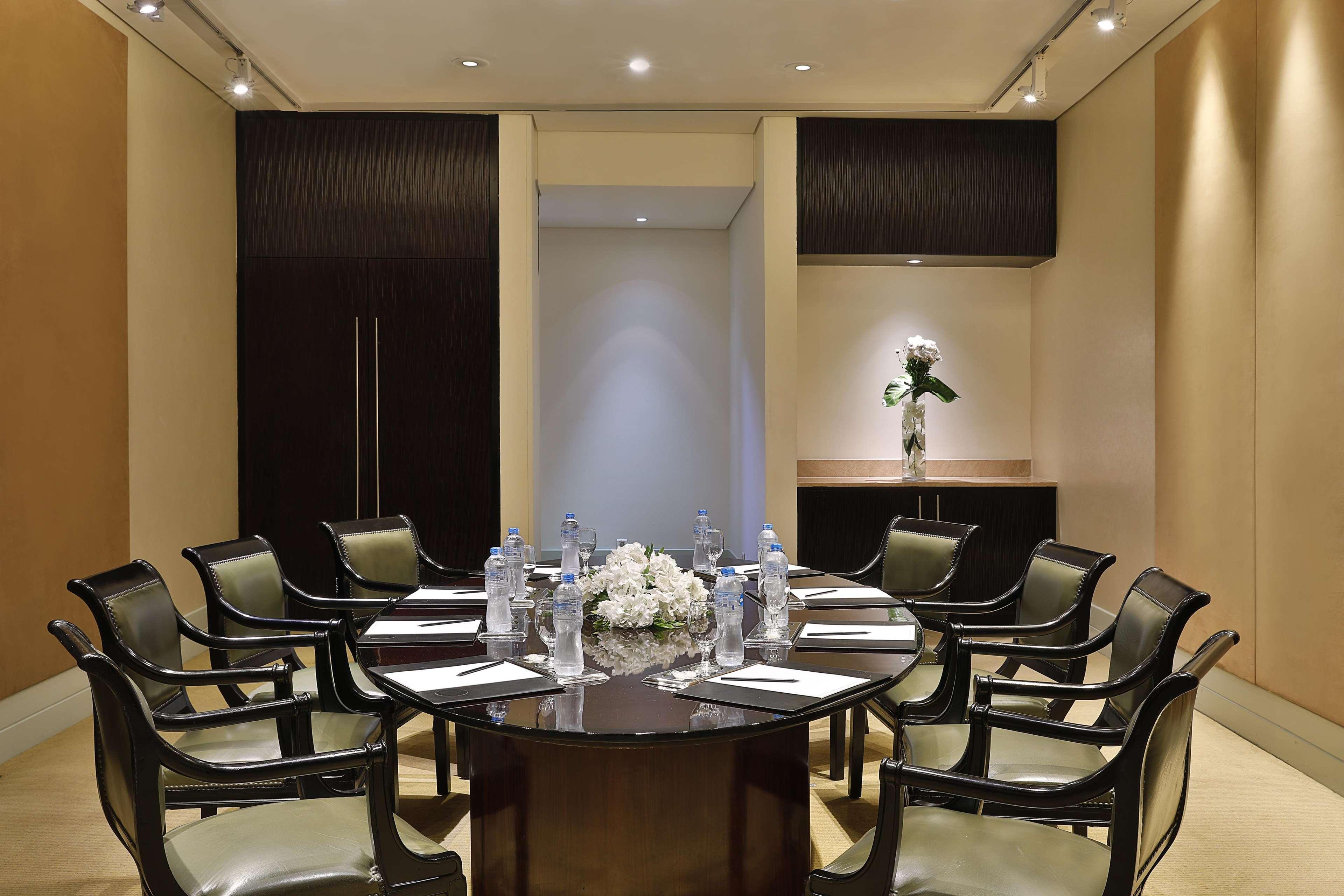 Hilton Cairo Heliopolis Hotel Eksteriør bilde Meeting room