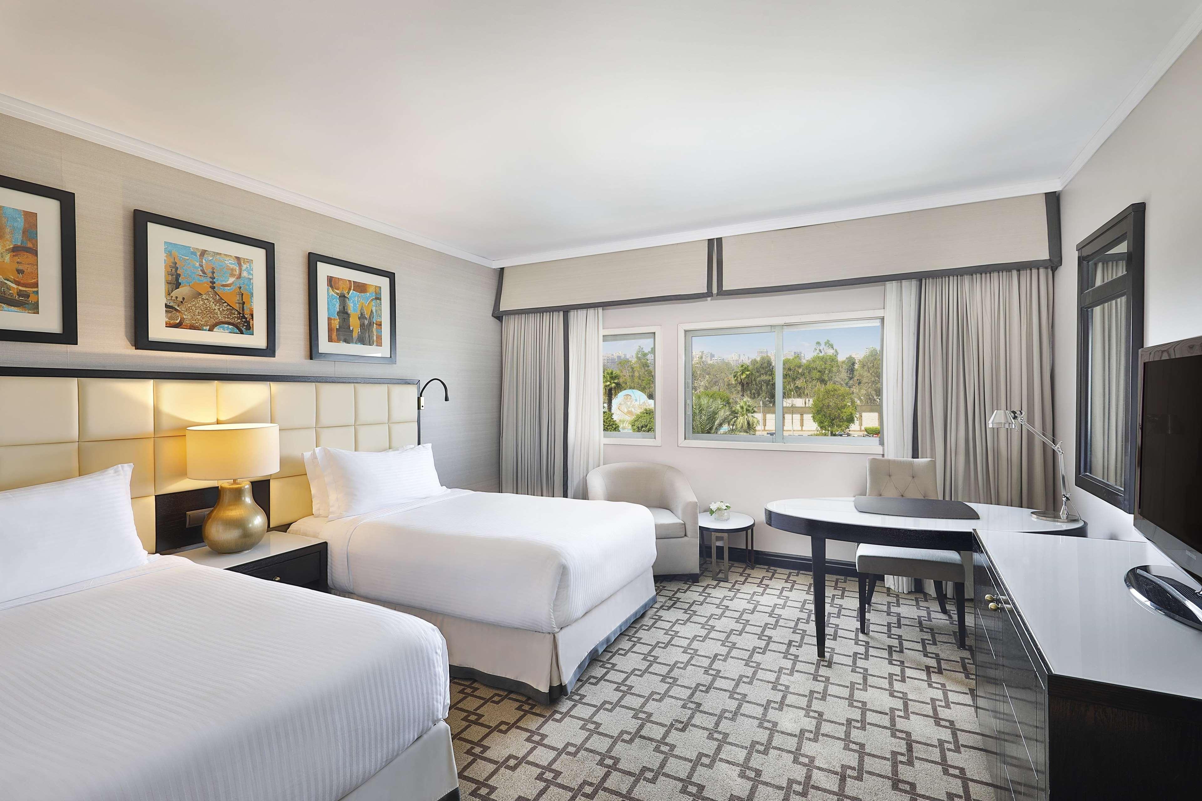 Hilton Cairo Heliopolis Hotel Eksteriør bilde A guest room at the Hilton San Francisco