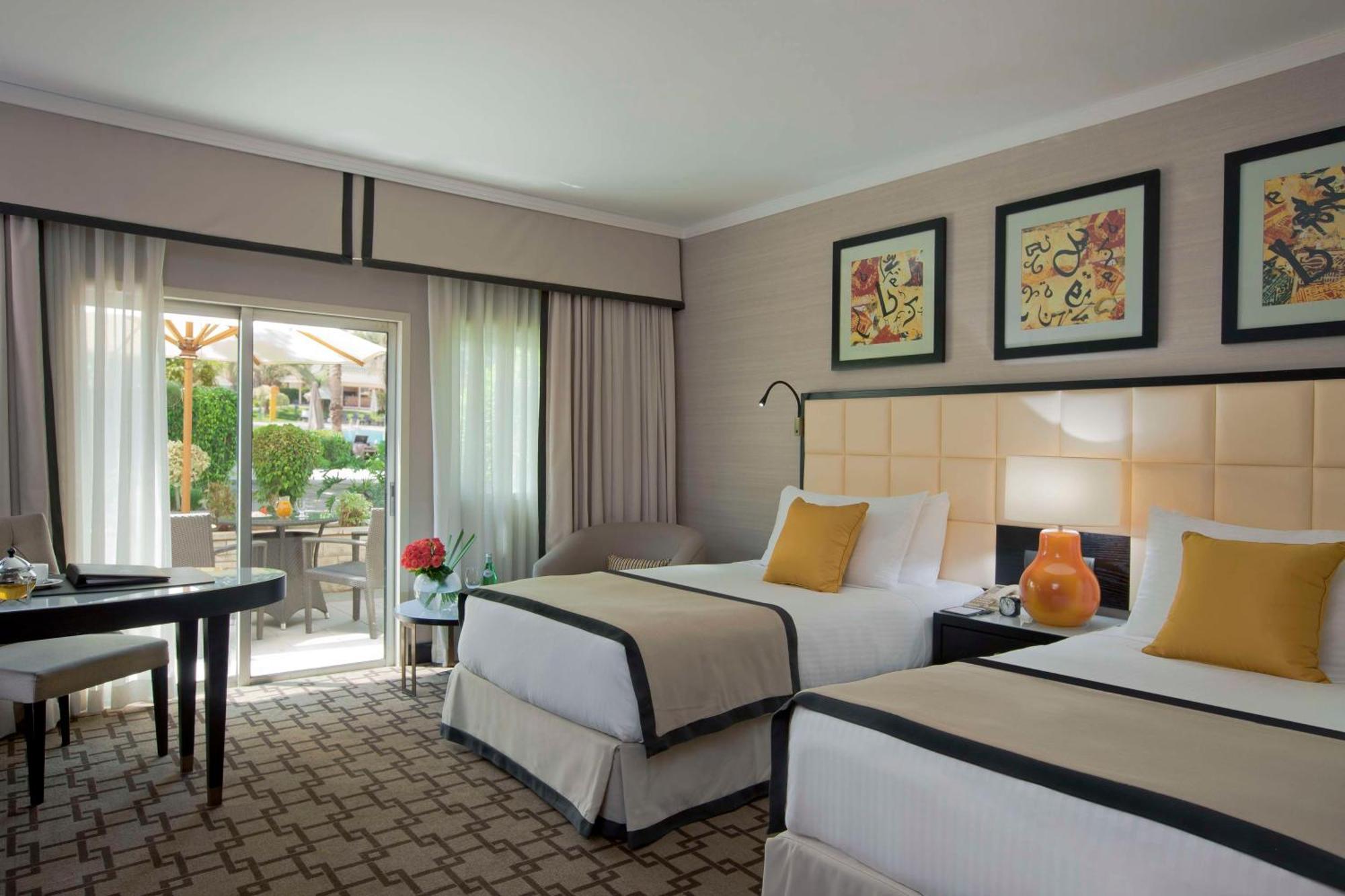 Hilton Cairo Heliopolis Hotel Eksteriør bilde A guest room at the Four Seasons Hotel
