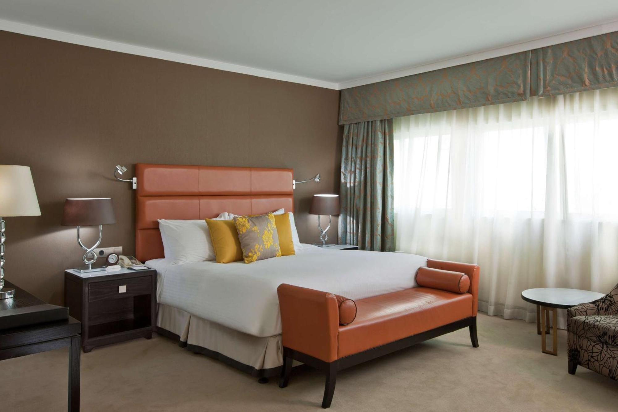 Hilton Cairo Heliopolis Hotel Eksteriør bilde A bedroom at the hotel